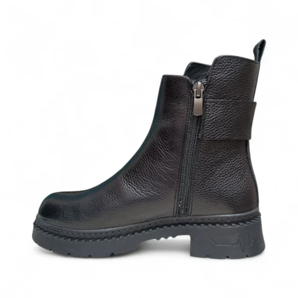 Alternative view of Кожни црни чизми 821 17-39