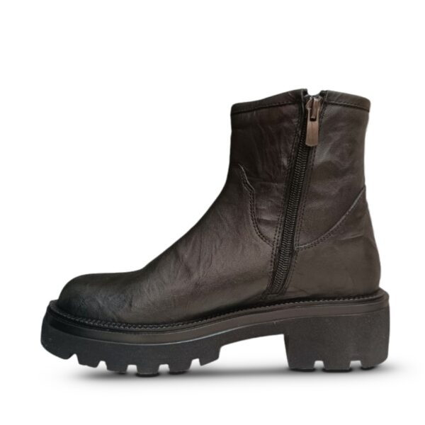 Кожни црни чизми - втор агол | Trendy Shoes
